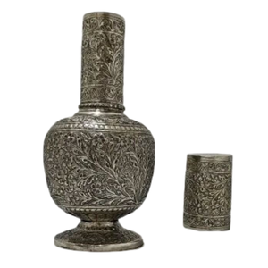 Surahi en laiton pur vintage de haute qualité avec gravure, finition polie pour une utilisation en cuisine, article de cuisine antique arabe - Product Image 3
