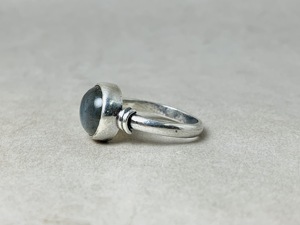 Anillo de piedras preciosas azules de labradorita natural Anillo de Plata de Ley 925 Anillos de labradorita llamativos azules para venta al por mayor a precios de fábrica - Product Image 4