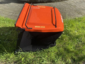 ซื้อเครื่องตัดหญ้าแบบนั่งขับ Kubota GR2120 ดีเซล 4WD พร้อมถังเก็บหญ้า จากผู้จำหน่ายรถแทรกเตอร์สำหรับสวนเชิงพาณิชย์ - Product Image 4