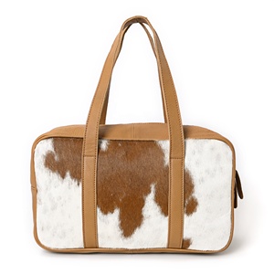 Bolsa de Viaje Ligera Hecha a Mano en Cuero Vacuno, Estilo Duffel - Product Image 1