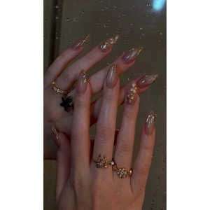 Velo de novia con pedrería, accesorio elegante y lujoso - Product Image 1