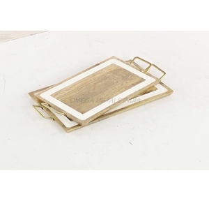 Ensemble de plateaux en bois de luxe de couleur riche en acacia avec une forme rectangulaire élégante et un design unique, idéal pour divertir les invités - Product Image 1