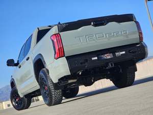 Tundra hybride TRD Pro HV CrewMax Cab 4WD d'occasion de 2022 - Product Image 2