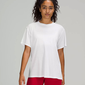 2023 gran oferta nuevo diseño mujeres Crop Top Camisetas cuello redondo liso en blanco mujeres camisetas de alta calidad - Product Image 2