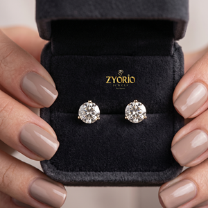 Boucles d'oreilles clous Zyorio Jewels en or 14 carats, diamant de laboratoire certifié IGI, taille brillant rond à 3 griffes, cadeau unisexe - Product Image 4