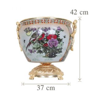 Maceta de Porcelana de Lujo con Decoración de Latón Chapado en Oro - Product Image 3