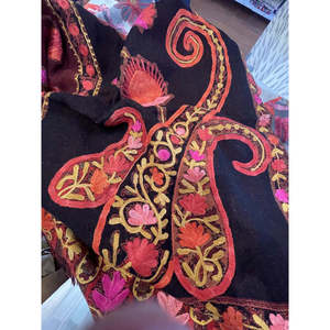 Laine brodée style long - Bijou dans la nuit sombre - Product Image 1