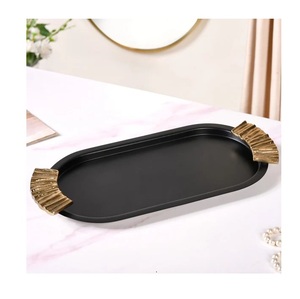 Plateau de service en aluminium au design unique, forme ovale avec accent doré, plateau en métal pour bonbons et biscuits à bas prix - Product Image 1