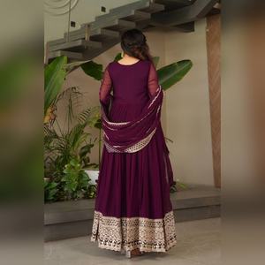 Anarkali salwar kameez exclusif en georgette avec un haut et un bas richement ornés de fils et un dupatta assorti pour les sorties décontractées - Product Image 4