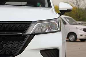 Wuling Xingchen Combustible SUV Rendimiento de alto costo Oferta especial actual Coche familiar Coche pequeño 6 asientos Techo solar panorámico Mano derecha - Product Image 6