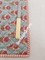 Nouveaux sets de table rectangulaires modernes rouges matelassés à motifs floraux imprimés à la main, réutilisables, 100 % coton, pour la décoration de table à manger, les banquets, la maison et la cuisine