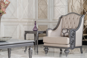 Fauteuil en bois massif néoclassique de luxe avec des détails sculptés à la main et un revêtement en tissu de qualité supérieure - Product Image 3