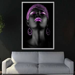 Toile d'art scintillante « Black Girl » : Décoration murale imprimée représentant une femme africaine, encadrée de blanc - Product Image 1