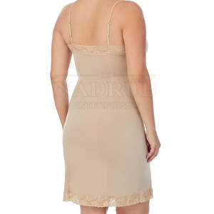 Robe de nuit en coton respirant léger à bretelles réglables pour femmes romantique OEM disponible en gros style sexy - Product Image 3