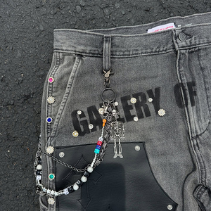 Shorts en jean vintage pour hommes avec logo personnalisé OEM, patch en cuir, denim vintage lavé, chaîne et strass - Product Image 2