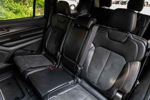 J GRANDCHEROKKEE L ALTITUDE SUV CROSSOVER 4WD 2023 USADO EN EXCELENTES CONDICIONES - Product Image 2