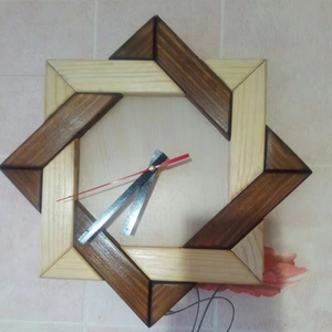 นาฬิกาแขวนผนังไม้แบบสั่งทำที่น่าดึงดูดใจสำหรับการตกแต่งบ้านที่หรูหราตัวเรือนไม้ไผ่ทันสมัยมีกุหลาบธรรมชาติสำหรับงานแต่งงาน - Product Image 1