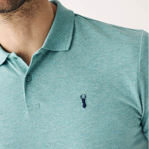 Camiseta de cuello redondo Color azul oscuro 100% algodón en blanco hombres Polo camisetas logotipo personalizado liso venta al por mayor camisetas Polo de manga corta - Product Image 2