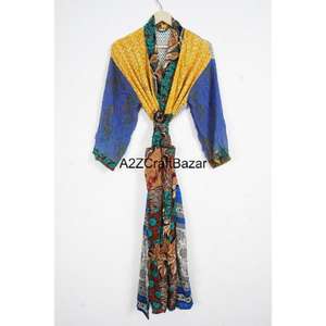 Chaqueta de Invierno Ecológica de Algodón Indio Hecha a Mano con Diseño Floral Suzani Bordado, Cuello en V, Mangas Largas, Transpirable y de Secado Rápido - Product Image 1