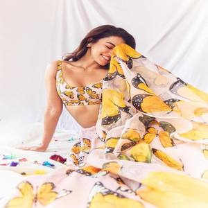 VASTRA COTTAGE Lehenga Choli de Seda Organza Pura con Estampado Digital, Blusa Acolchada con Patta de Lona y Dupatta a Juego - Product Image 2