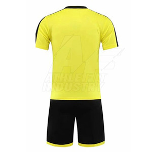 Tenues de football personnalisées OEM légères à séchage rapide pour adultes, tailles plus grandes, hauts à manches courtes, impression par sublimation pour l'été - Product Image 2