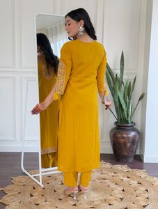 Viscose occasionnelle avec pantalon Kurti brodé et Dupatta Fabricant et fournisseur de l'Inde au taux le plus bas - Product Image 4