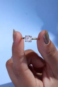 แหวนหมั้นเพชรแบบคลาสสิกเหนือกาลเวลาขนาด14K แหวนทองสำหรับปลูกในห้องปฏิบัติการ - Product Image 4