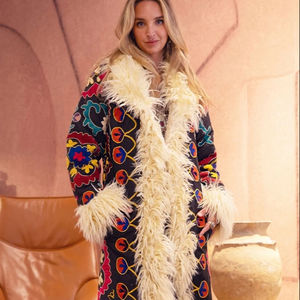 Abrigos Vintage a Rayas Suzani con Piel de Terciopelo Natural y Bordado a Mano, Abrigos con Capucha de Invierno de Primera Calidad con Piel para Mujer - Product Image 1