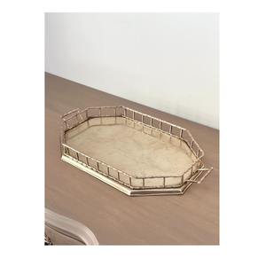 Elegante Bandeja de Servicio de Aluminio con Construcción Duradera para un Uso Doméstico Prolongado y una Decoración de Comedor con Estilo - Product Image 1