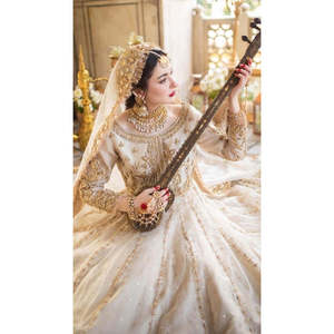ชุดเลเฮนกาโชลีงานแต่งงานสุดหรูสีทองวอลิมา ชุดแต่งงานพรีเมียมประดับด้วยงานปักดิ้นทองโบราณ ผ้าออร์แกนซ่าเนื้อผ้าไหมดิบ - Product Image 5
