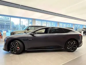 2025 a W a T R R 12 AWD Lithium R18, Motor de Tracción en las Cuatro Ruedas, Asientos de Cuero, Techo Panorámico, Cámara Trasera Oscura - Product Image 4