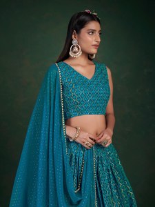 Paillettes en georgette bleue faites à la main Lehenga Choli Style indien et pakistanais pour la mariée et la fête Produit en vrac de style parapluie - Product Image 6