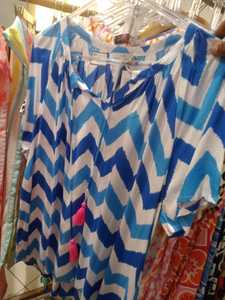 เดรสทูนิคพิมพ์ลายล็อบสเตอร์ฐานสีขาวสีส้มชุดชายหาดแขนสั้นสีชมพูประดับกระดุมโลโก้ด้านหน้าสำหรับงานปาร์ตี้ฤดูร้อน - Product Image 3