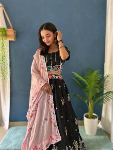 Broderie de créateur indien noir Lehenga Choli pour femme avec Dupatta personnalisable pour les fêtes de mariage - Product Image 3