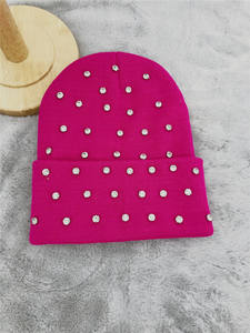 Bonnet en tricot gaufré avec logo personnalisé bonnet d'hiver en cuir chaud avec étiquette tissée avec patch caractère et impression de points - Product Image 3