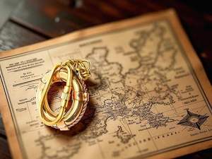 Urna Funeraria Grande con Diseño de Águila y Bandera de EE. UU., de Metal Pulido Blanco de 10 Pulgadas, para Cenizas de Seres Queridos - Product Image 2