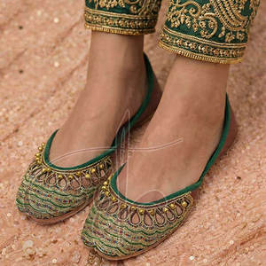 Calzado Khussa para Mujer de Primera Calidad, Nuevo Diseño, Fabricación Personalizada, Bajo MOQ, Antideslizante, con Estampado a la Moda - Product Image 2