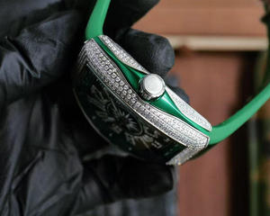 Reloj Deportivo de Lujo de Alta Calidad, Resistente al Agua 5BAR, con Cristal de Zafiro y Correa de Caucho, Diseño Ovalado en Acero Inoxidable - Product Image 5