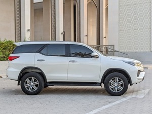 Toyota Fortuner SUV Hilux en Buen Estado, Modelos Wish, Caja de Cambios Manual y Automática, Opciones de Combustible Diésel y Gasolina, Turbo y Tracción en las Cuatro Ruedas Disponibles - Product Image 2