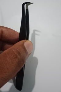 แหนบต่อขนตาแบบสแตนเลสสีดำ90องศาพร้อมอุปกรณ์ต่อขนตาปลายโค้งมน - Product Image 2