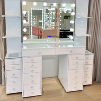 Meubles de toilette modernes en bois avec tabouret, tiroirs et armoires, coiffeuse avec miroir sur pied et lumières pour chambre à coucher, hôtel
