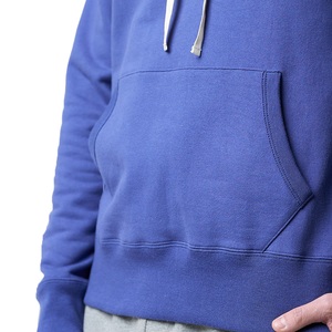 Sweat-shirt pour homme True Value, conçu pour un confort optimal, avec une structure soignée et un look décontracté élégant. - Product Image 3