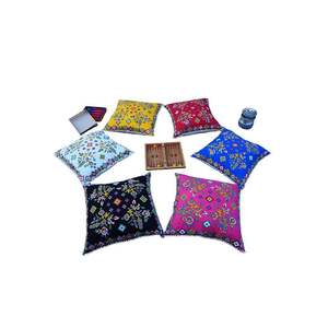 Housse de coussin de sol ethnique double face en lin traditionnel 80x80cm, housse de coussin de camping avec pompons - Product Image 3