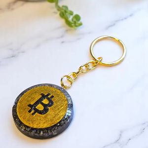 Venta al por mayor de alta calidad de piedras preciosas de pirita Bit Coin llaveros chapados en oro orgonita ágata llaveros comprar de Amayra Crystal Exports - Product Image 1