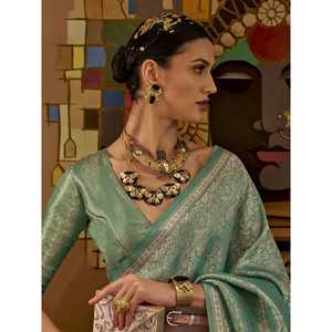 Sari en soie tissée vert mer exquis avec chemisier pour les occasions festives et les mariages - Product Image 3