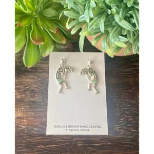 Pendientes Colgantes Kokopelli Hechos a Mano por Artesanos Navajo, Diseño de Gota con Turquesa Kingman y Plata de Ley, con Forma de Animal - Product Image 1