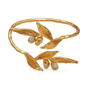 Bracelet en métal réglable conçu pour s'adapter confortablement à différentes tailles de poignet avec une fermeture sécurisée et un aspect élégant - Product Image 2