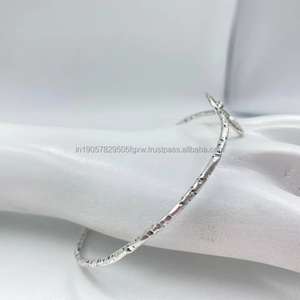 Bracelets élégants de bracelet de mode en argent de conception classique finement sculptée pour des occasions spéciales - Product Image 2