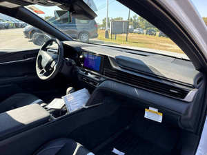 Sedán Mediano Usado 2025, Motor Eficiente de 2.5L, Transmisión Automática, Seguridad y Tecnología Modernas, Suministrado desde Japón - Product Image 4