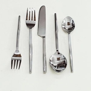 Vente en gros de couverts uniques en acier inoxydable pour mariage Ensemble écologique poli miroir avec poignée carrée et ronde - Product Image 2
